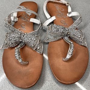 Women’s sliver bow sandals